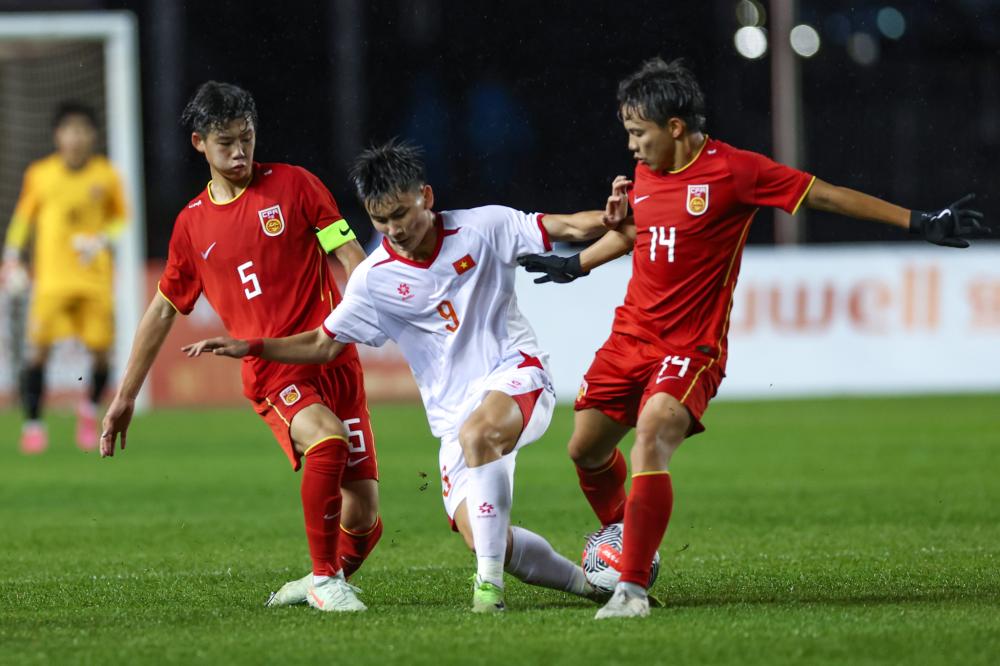 恒大国脚做青训直面现实：想踢职业的孩子少了